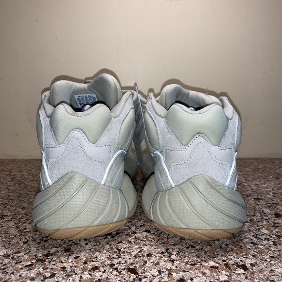 Too small and want to sell - Picture 6 of 6